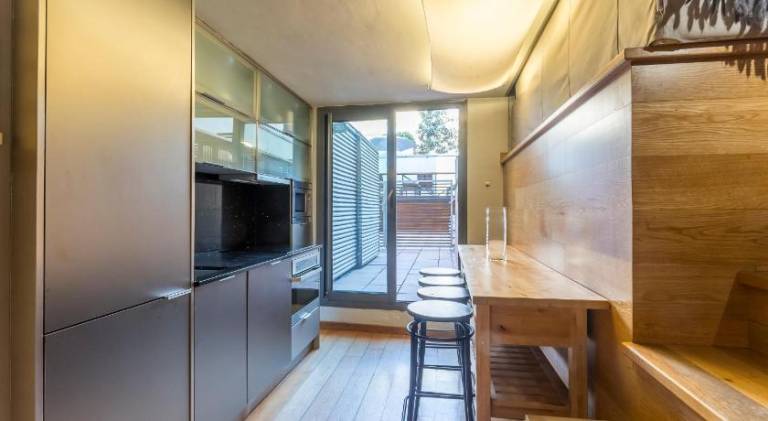 Spacious serviced apartment with patio & pool | Next to Casa Milà | Dogs allowed — photo 5