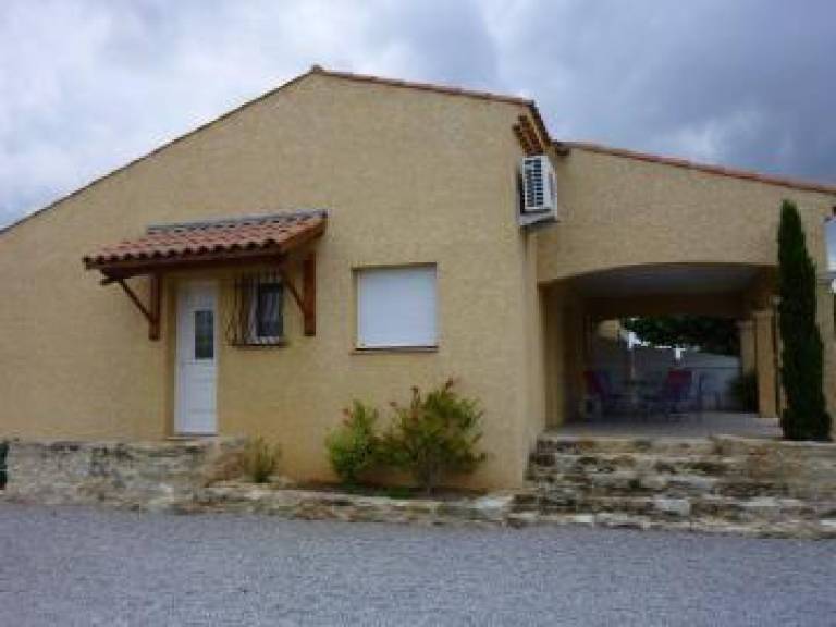 Gite with patio & barbecue — photo 2