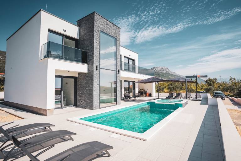 Villa  Kaštel Lukšić