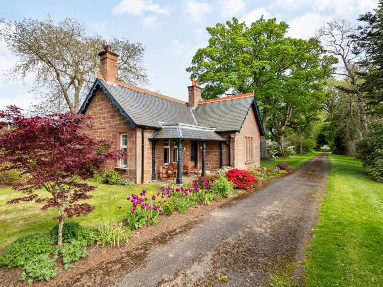 Vacation home | Water view in Kirriemuir