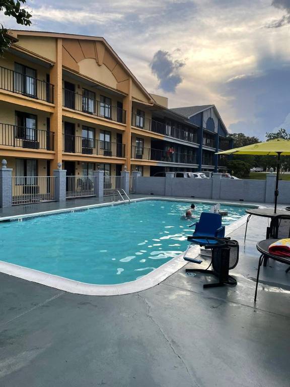Days Inn & Suites by Wyndham Mobile — photo 3