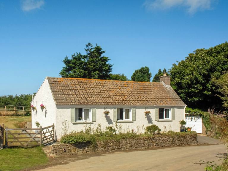 Cottage  Simpson Cross