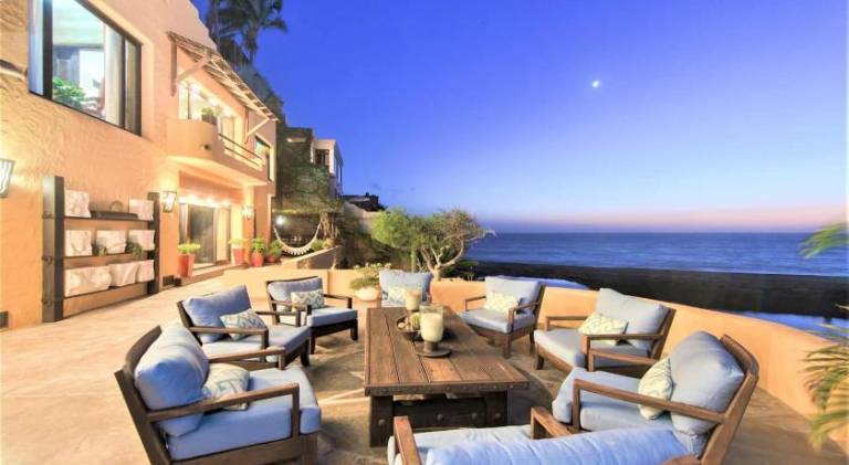 Villa with pool & hot tub — photo 3