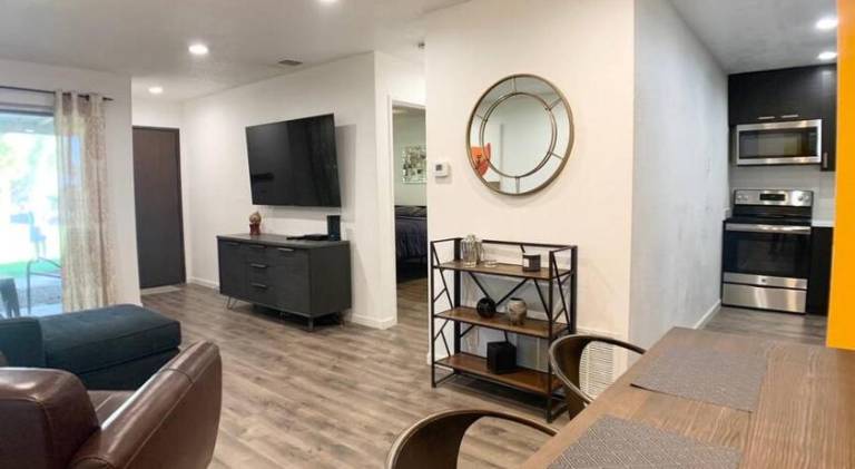 Apartment with hot tub & pool — photo 2