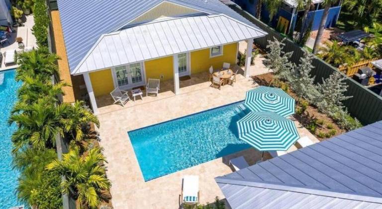 Villa with pool — photo 5