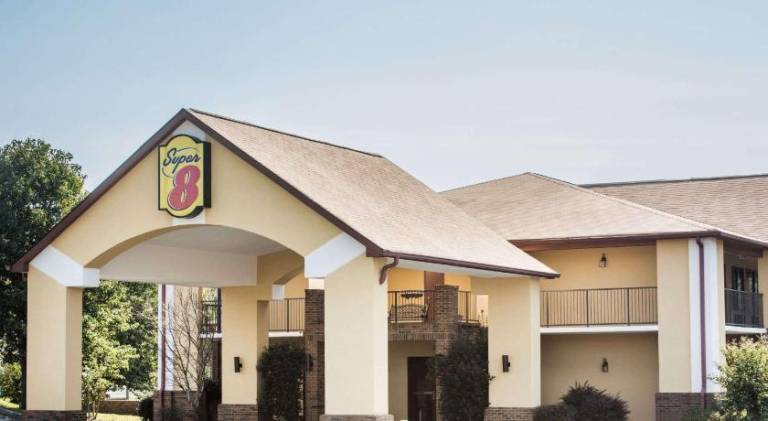 Super 8 By Wyndham Lavonia — photo 4