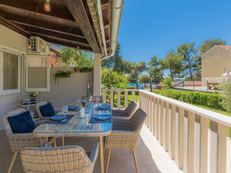 Vacation home with grill, garden & patio — photo 3