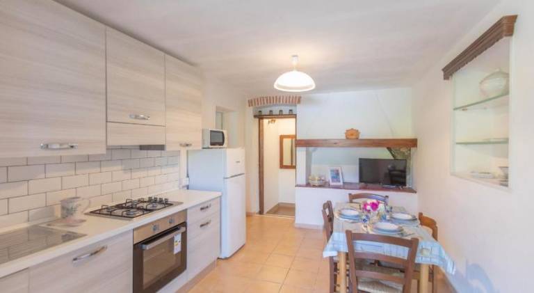 Holiday apartment with barbecue & garden — photo 5