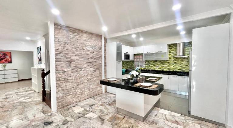 Beautiful villa with pool & jacuzzi | Close to the beach | Pets are welcome — photo 2