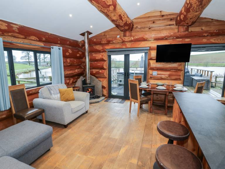 Child-friendly cottage with jacuzzi & yard | Dogs allowed — photo 3