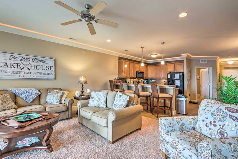 Lakefront Patio, Pool Access! Lands End Condo — photo 2