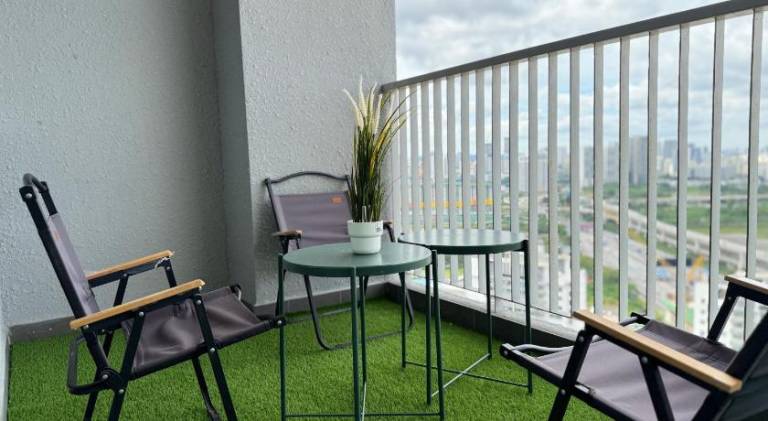 Serviced apartment with patio, pool & barbecue — photo 5