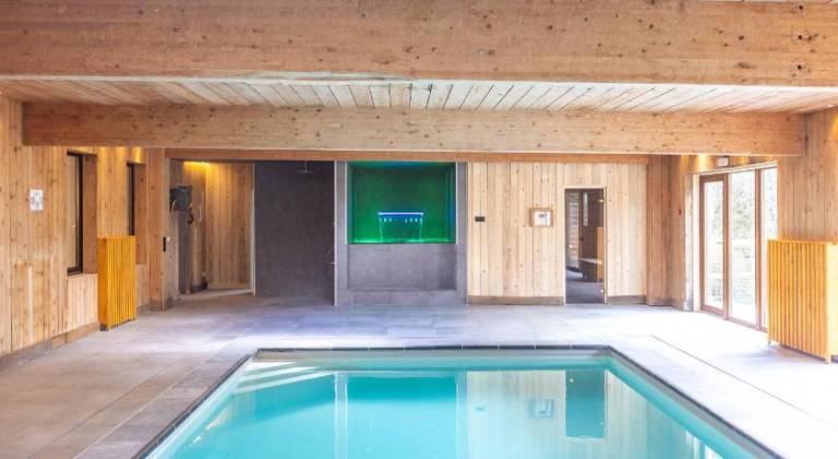 Vacation home with pool, sauna & hot tub — photo 4