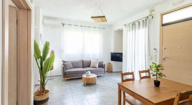 Apartment with pool — photo 2