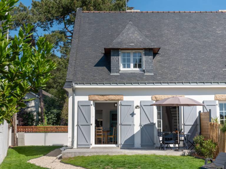 Vacation home with yard, terrace & barbecue — photo 4