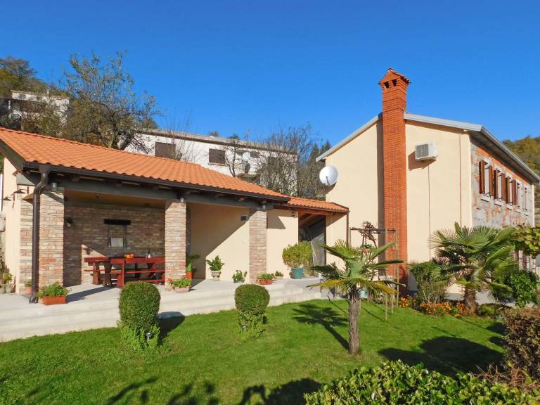Fully equipped big vacation home with BBQ, garden & patio | Sea view | Pets allowed — photo 2