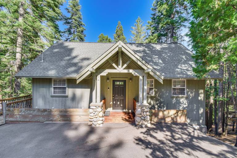 Cabin  Pinecrest