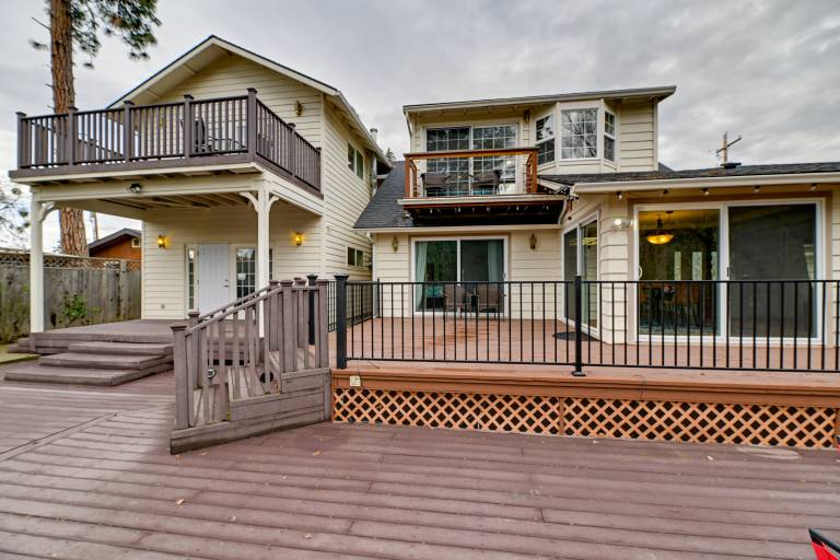 Spacious Grants Pass Home w/ Hot Tub & River Views — photo 2