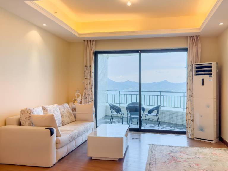 Beach-Front/Ocean-View Apartment in Huizhou — photo 2