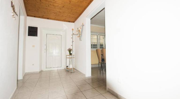 House with garden, barbecue & patio — photo 4