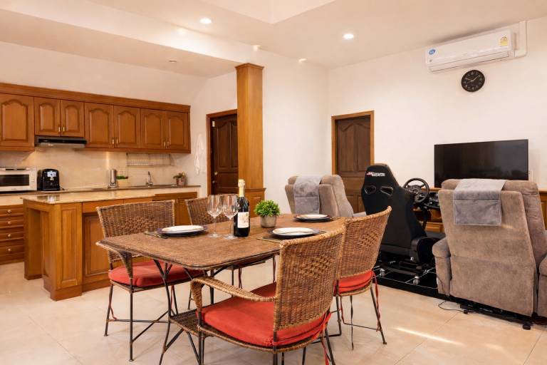 Big villa with yard, pool & grill | Near Big Buddha | Good for workation | Pets are welcome — photo 4