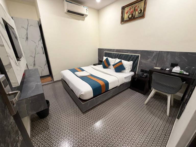 DIAMOND HOTEL