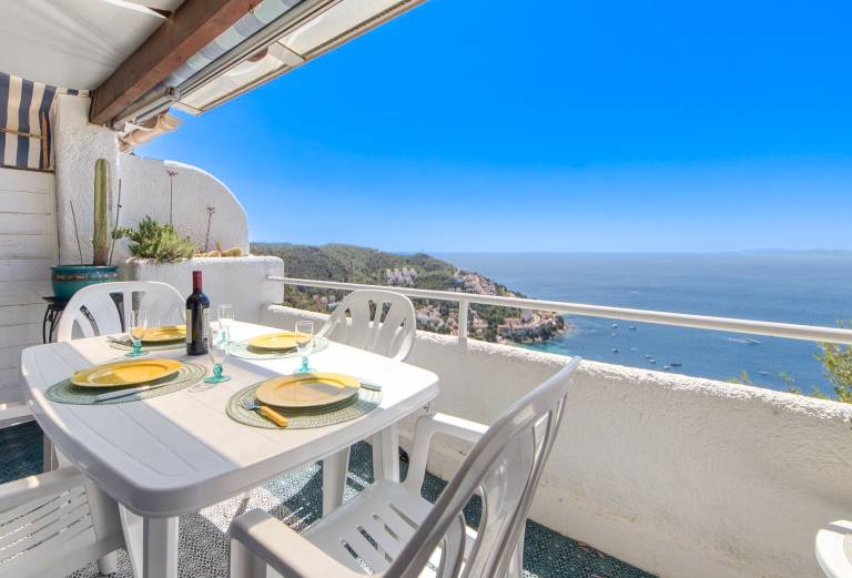 Vacation home with barbecue, patio & pool — photo 3