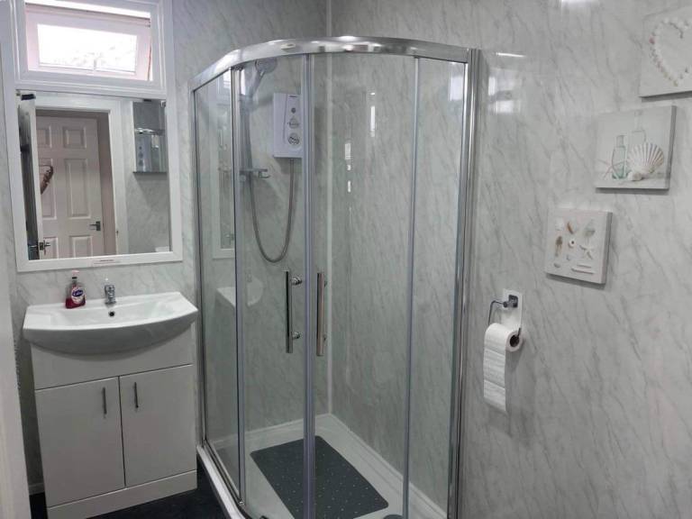 SeasideEscape-2Br-Sleeps4-Parking-PetsOK-Fireplace — photo 5
