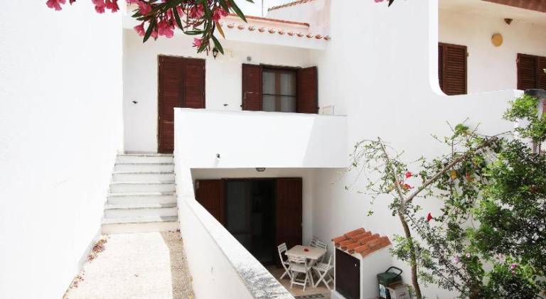 Holiday apartment with barbecue, patio & garden — photo 2
