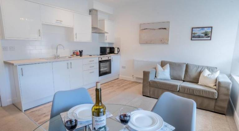 Serviced apartment with patio & garden — photo 3