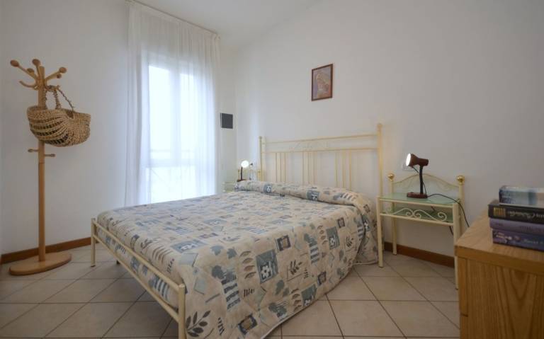 Holiday apartment with patio & pool | City view — photo 5