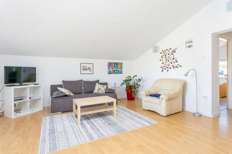 Fully equipped beautiful apartment with pool, patio & yard | Sea view | Next to the beach | Dogs allowed — photo 3