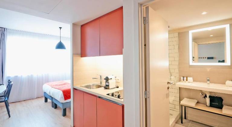 Serviced apartment with terrace — photo 3