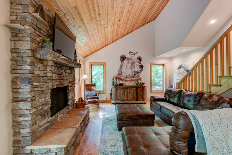 Paws A While- Hot Tub, Pool Table, Firepit & More! — photo 4