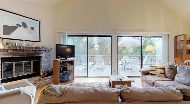 Vacation home with pool | Pets allowed — photo 2