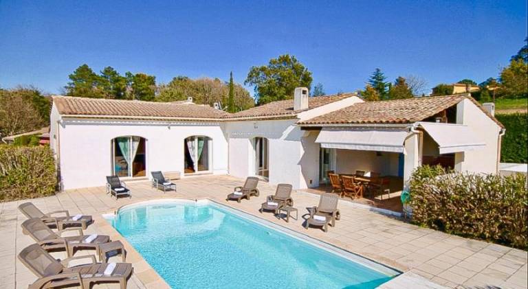 Villa with garden, grill & terrace in Valbonne