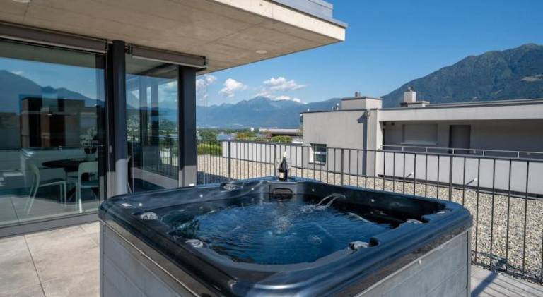 Fully equipped apartment with private pool, jacuzzi & patio | Pets are welcome — photo 4