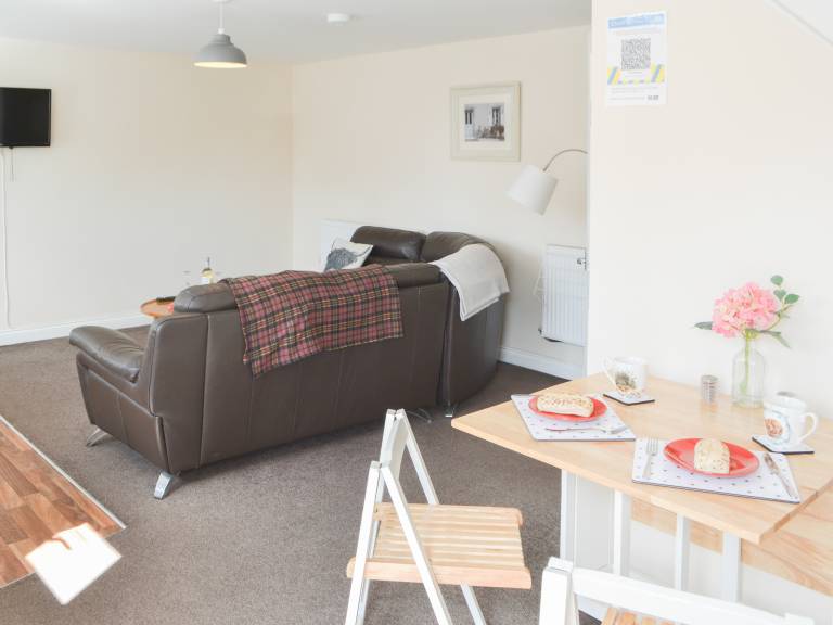 Family-friendly cottage with BBQ & yard | Pets allowed — photo 3
