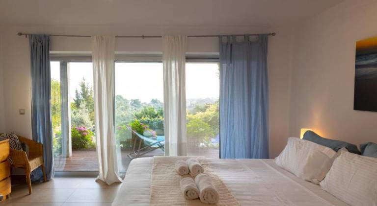 Villa with garden, terrace & private pool — photo 2
