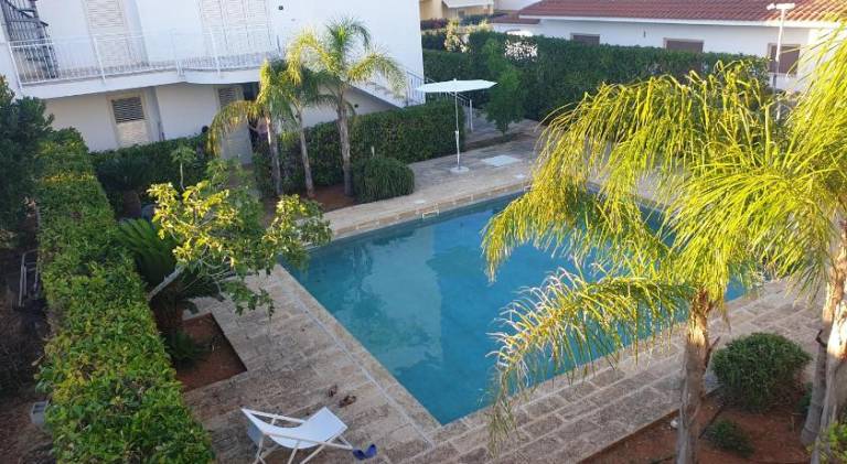 Serviced apartment with jacuzzi, pool & yard in Nardò