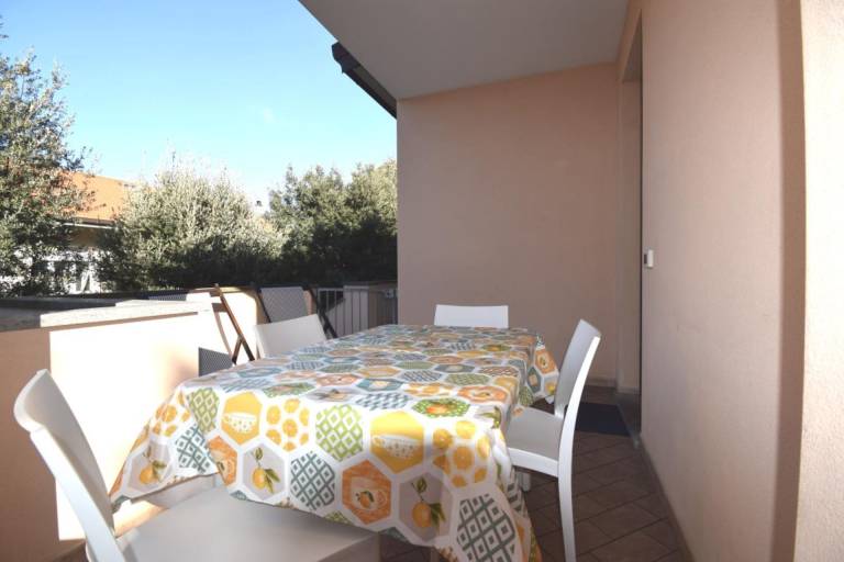 Holiday apartment with patio — photo 4