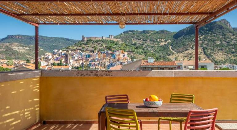 Holiday apartment with patio | Pets are welcome in Bosa