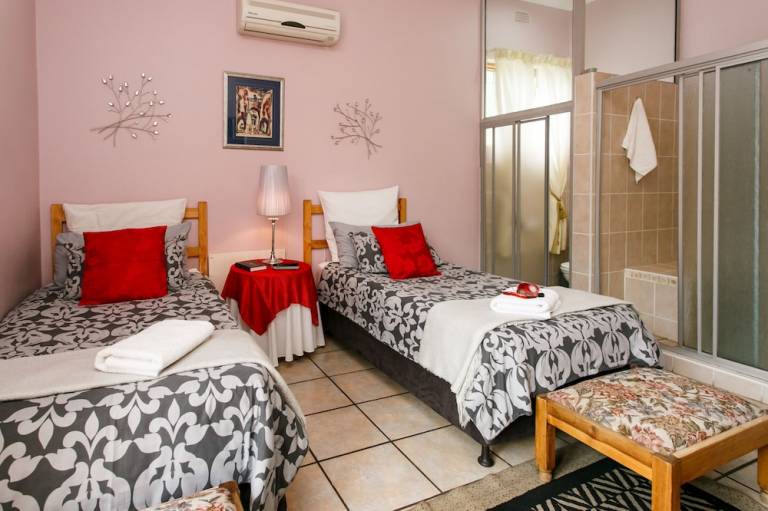 Bed & Breakfast  Oudtshoorn
