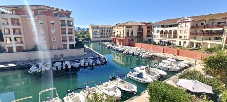 Apartment with patio in Fréjus