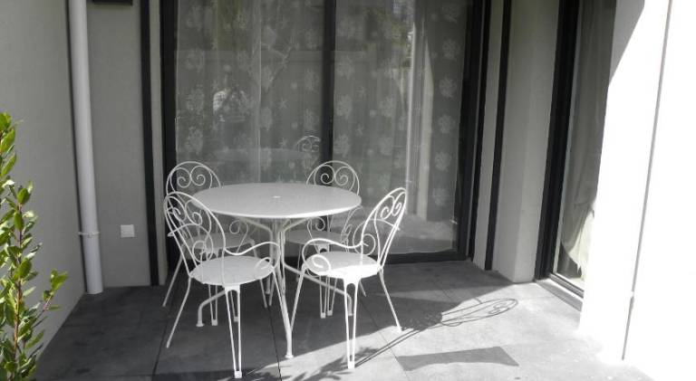 Holiday apartment with private pool & yard — photo 5
