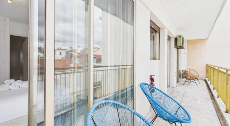 Apartment with patio — photo 4
