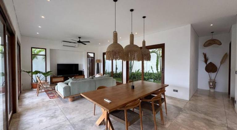 Villa with pool — photo 3