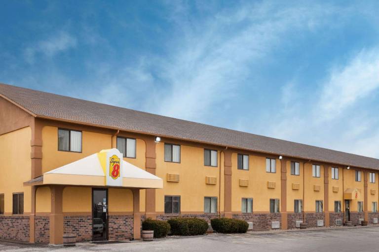Super 8 By Wyndham Muscatine in Muscatine, IA