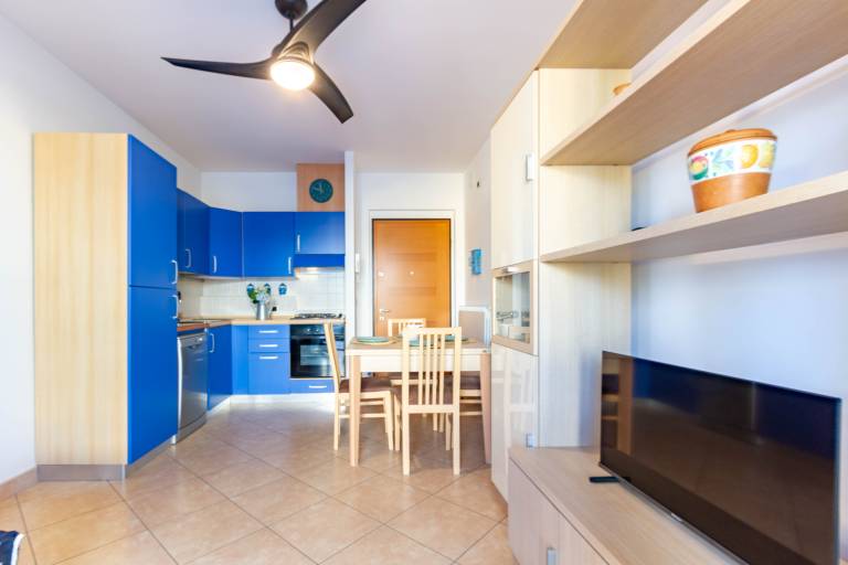 Apartment with 2 rooms for 5 persons — photo 3