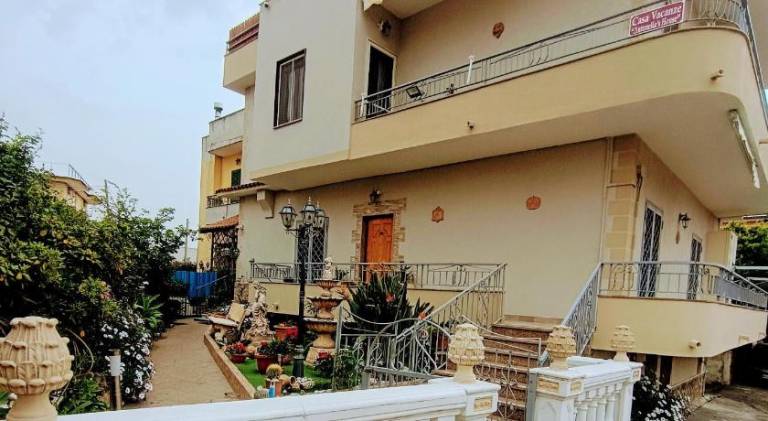 Charming vacation home with hot tub | Pets allowed in Pompei